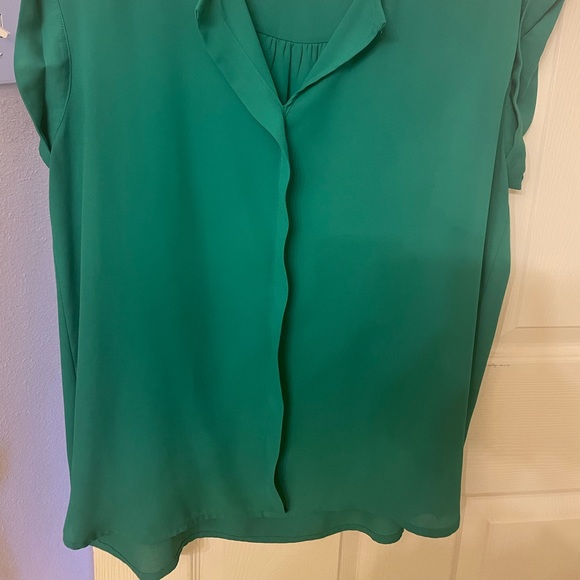A beautiful lightweight green blouse size large - Picture 4 of 4